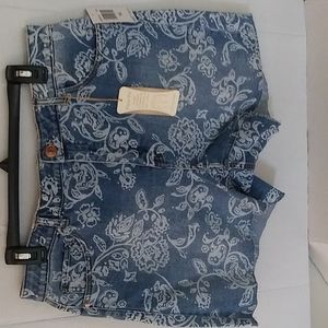 NWT re Creation Jean shorts SZ 14